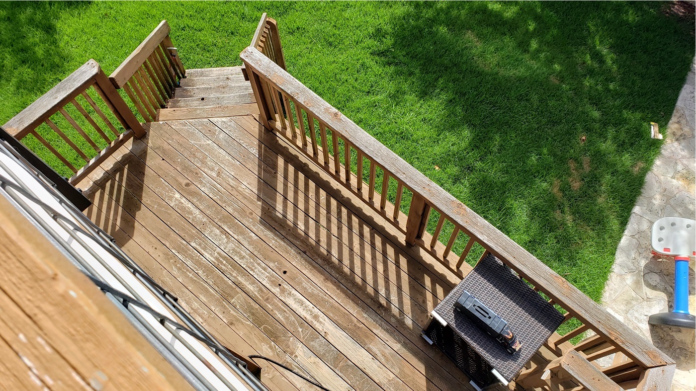 before picture of an outdoor living space/deck